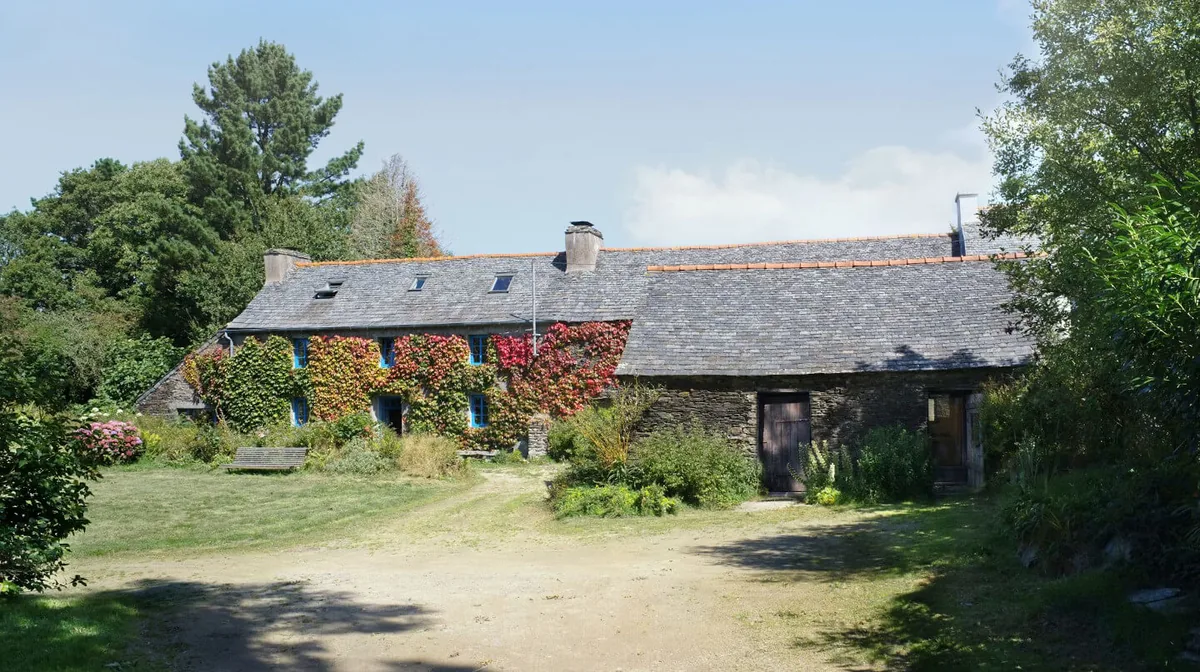 Réduire sa facture de chauffage dans une maison ancienne en Bretagne (guide 2026)
